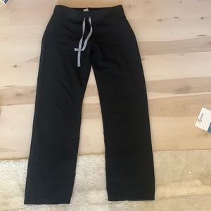 Figs scrub bottoms. Size small. Style is Livingston.